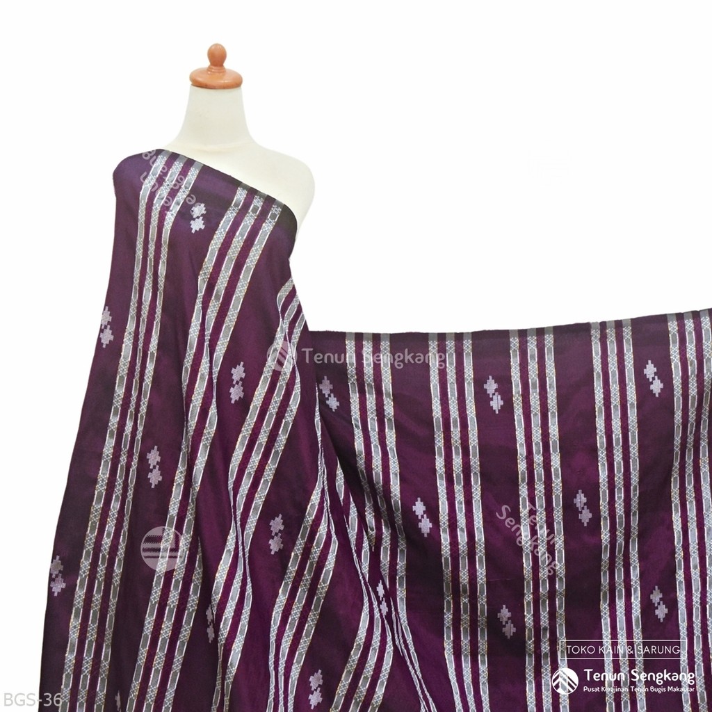 Kain Tenun Baltong Kristal sobbi' Sutra Bugis Makassar Ungu Tua Silver - Tenun Sengkang BGS-36 (Harg