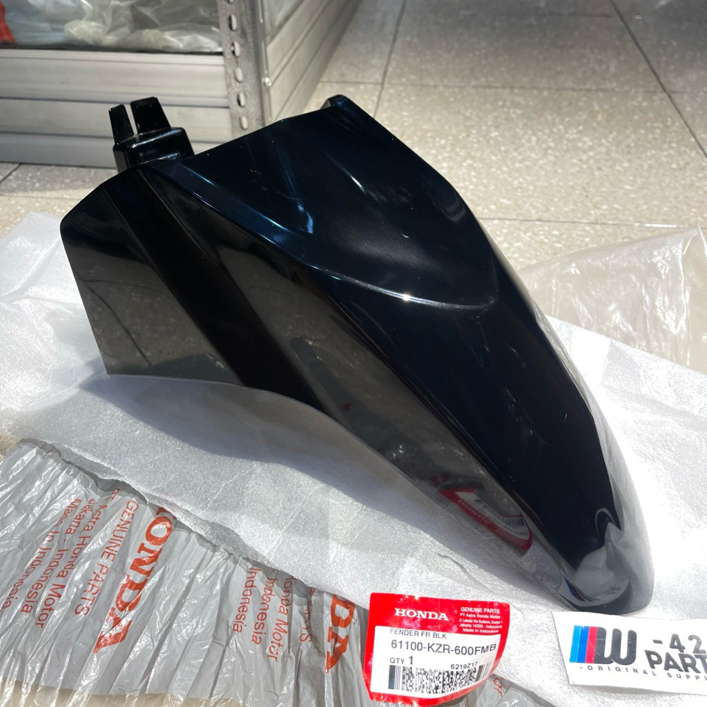 SPAKBOR SLEBOR DEPAN VARIO TECHNO 125 FI KZR OLD LAMA HITAM ORIGINAL AHM 61100 KZR 600FMB