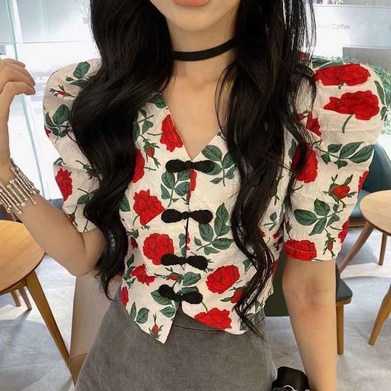 V-neck short slim-fit floral shirt top