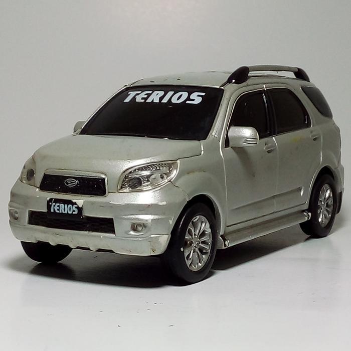 Diecast Toyota Rush body plastik skala 1:32 - 1:36 produk dealer