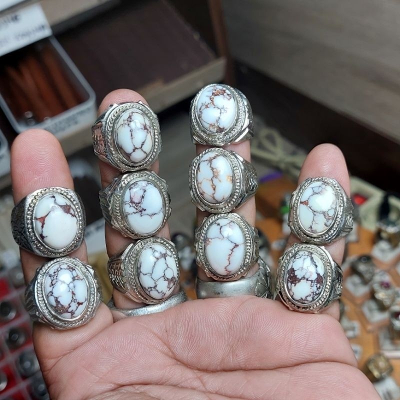 Batu cincin pirus putih urat merah garansi batu asli original dim kantoran / urat ceplok kuro persia