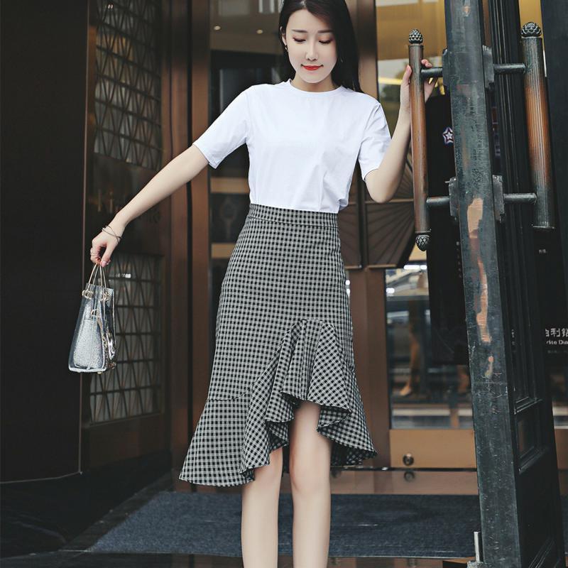 Rok ekor ikan rok pinggang sedang dan panjang pinggang tinggi versi Korea baru kotak-kotak tepi ruff