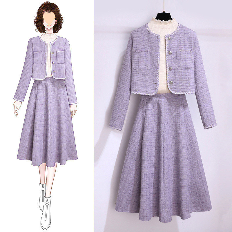 Set atasan dan rok bergaya Chanel terbaru dengan nuansa elegan.