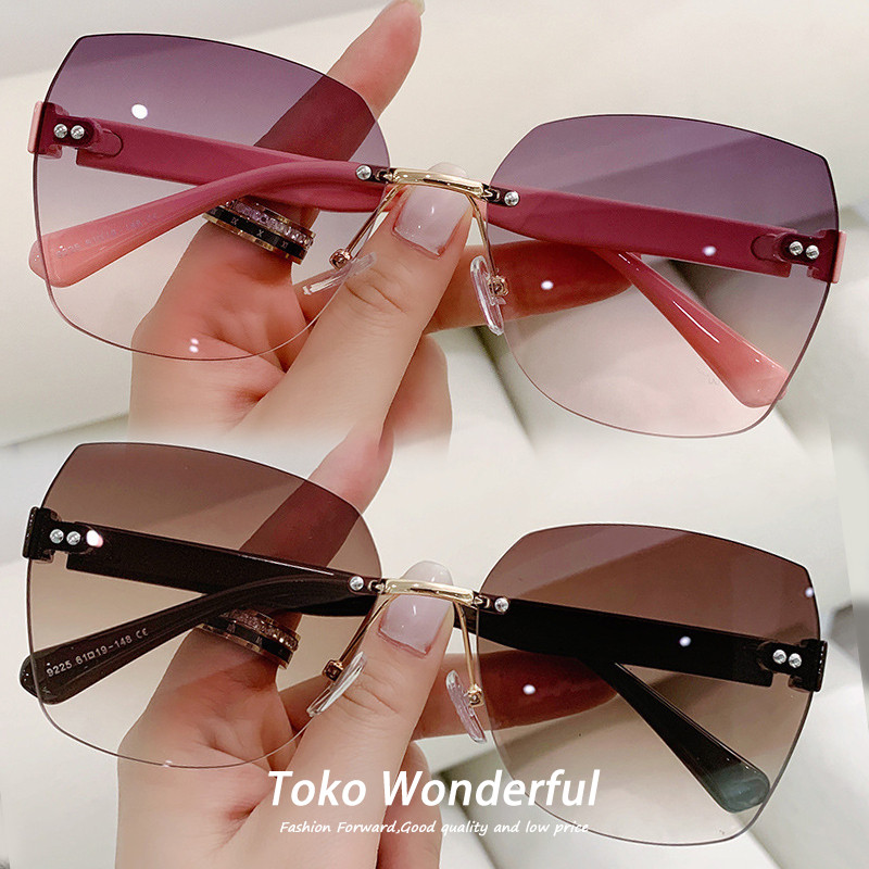 Kacamata Hitam UV400 Bingkai Lensa Warna cantik Wanita