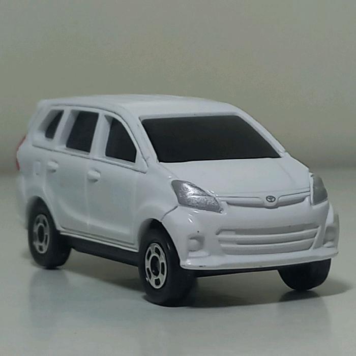 Diecast Tomica Avanza Veloz Cool Drive Tomy Putih body chasis plastik