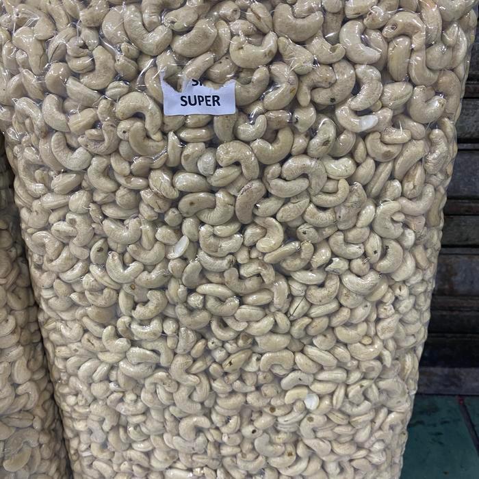 kacang mede mentah /1kg