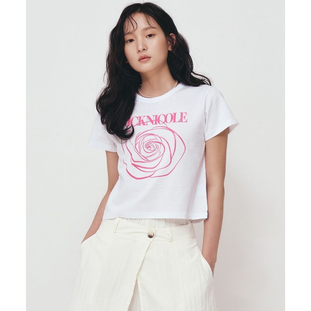 Atasan wanita slim fit lengan pendek motif mawar Nick Nicole Korea