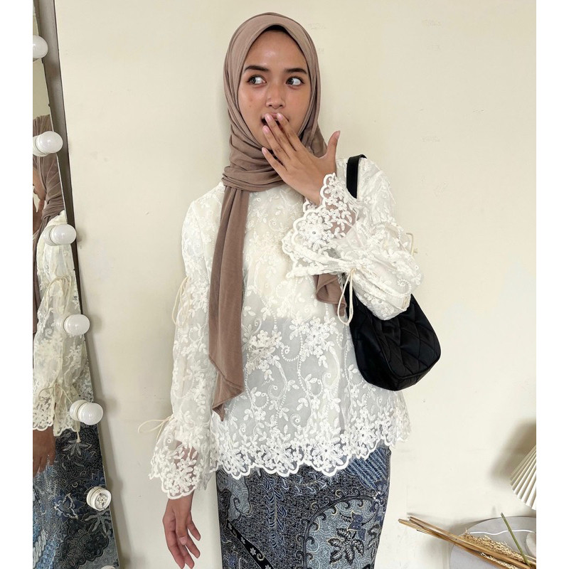 [NANDA]Blouse renda wanita lengan panjang Korea Style putih cream