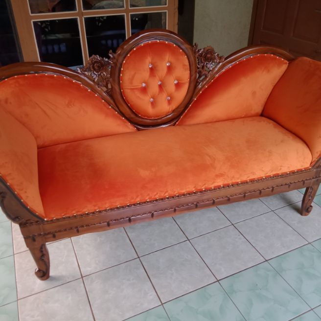 Sofa bed ruang tamu model Louis Bulat Mawar