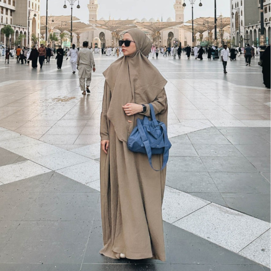 Lozy Hijab - Hafsha Abaya Set (Abaya Gamis Set Bergo Syari Haji dan Umrah Bahan Crinkle Premium)