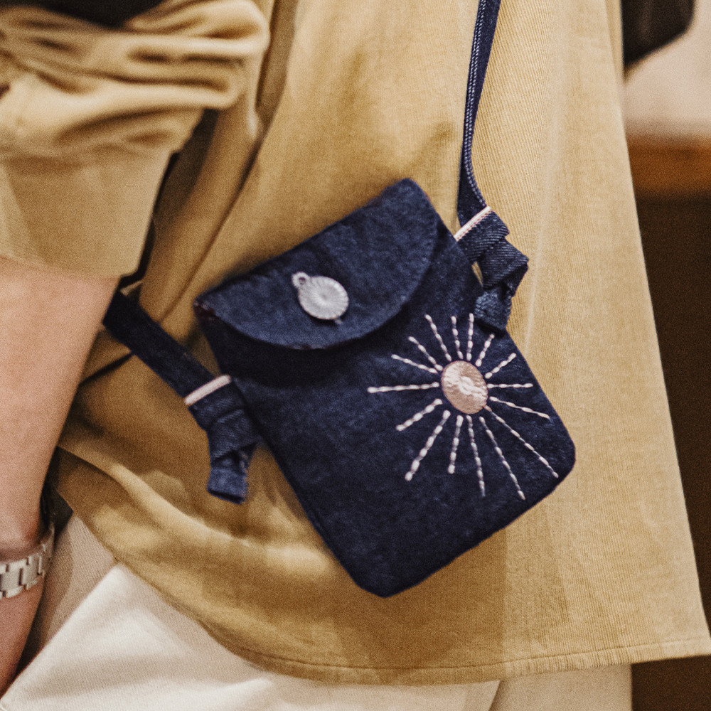 Maden Vintage Embroidered Denim Messenger Bag Ethnic Style Patchwork Denim Mobile Phone Bags Unisex