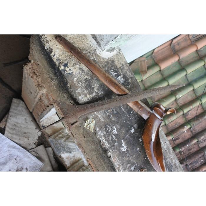 Pusaka sepuh peninggalan wingit jaman majapahit warangka ladrang BM