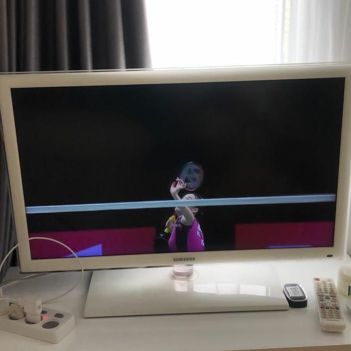 televisi datar merk Samsung,  second condition