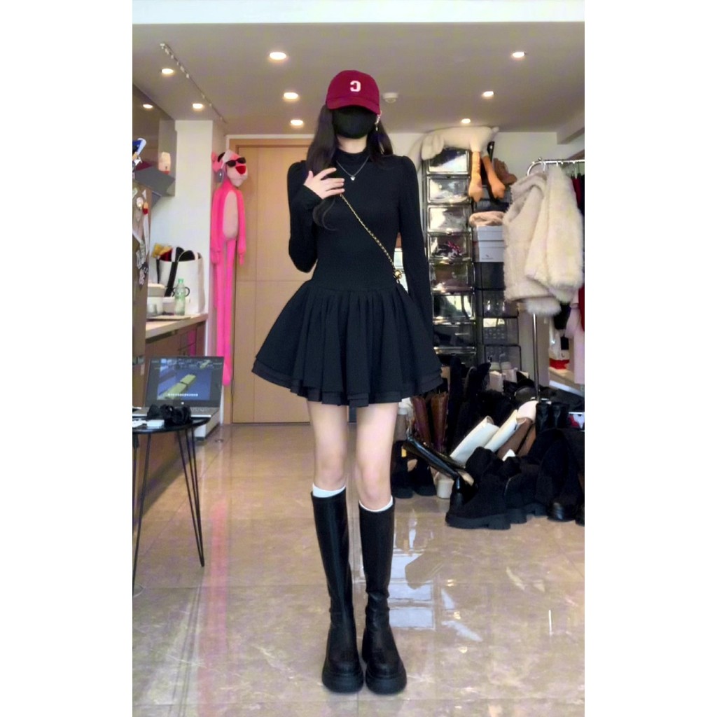 Rok bengkak lengan panjang kerah setengah tinggi berwarna hitam dengan pinggang elegan dan rok putri