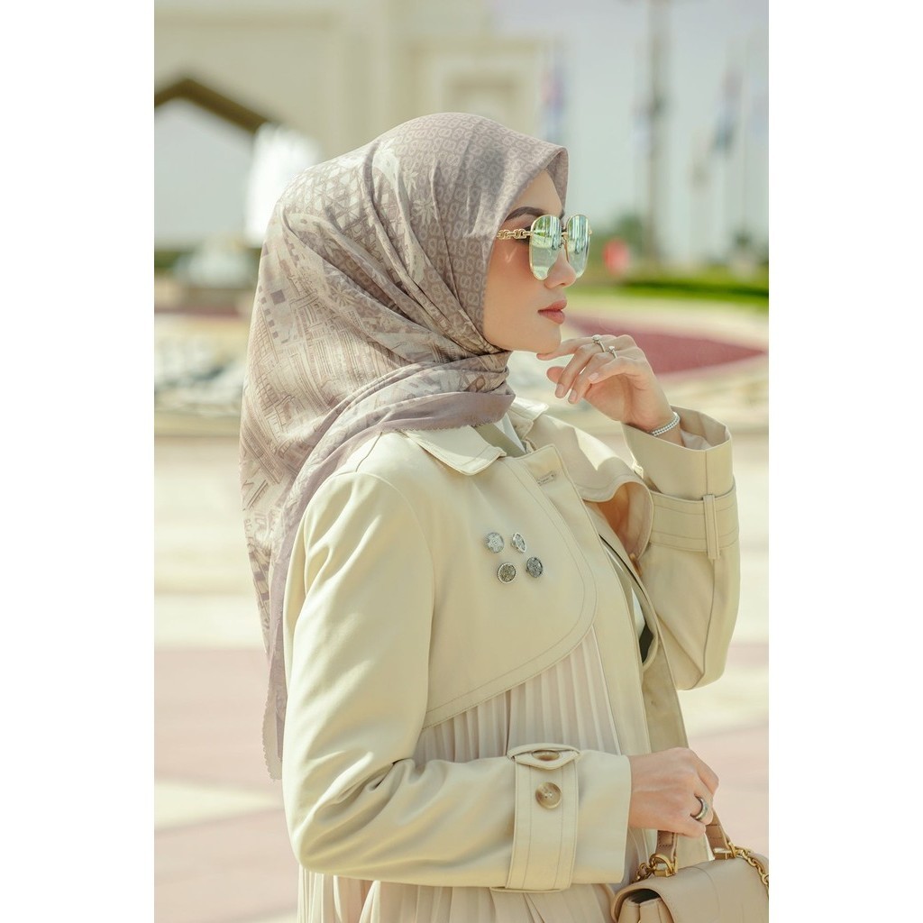 Buttonscarves The Grand Prix Voile Square XL - Pit