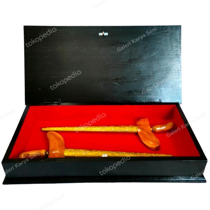 Kotak Keris Polos Lapis Bludru Kayu Jati Finishing Plitur Hitam Alusan