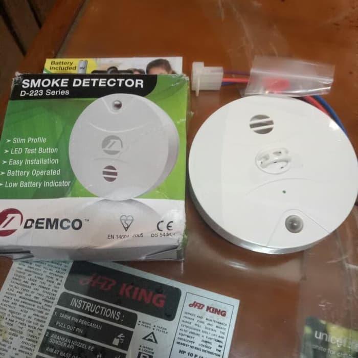 SMOKE DETECTOR DEMCO D-223 WITH BATTERY STAND ALONE SMOKE DETECTOR