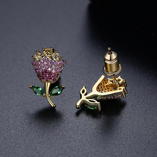 Anting Stud Bunga Berlapis Emas Modis dan Elegan dengan Zirconia Kubik Berwarna-warni untuk Wanita –