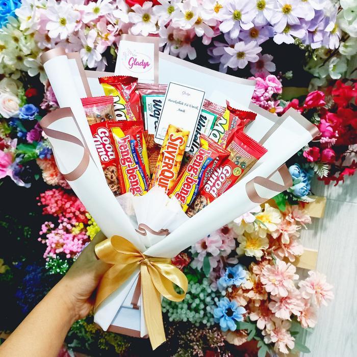 SMALL SNACK BOUQUET / BUKET COKLAT /BUKET MAKANAN / BUKET WISUDA MURAH - Putih