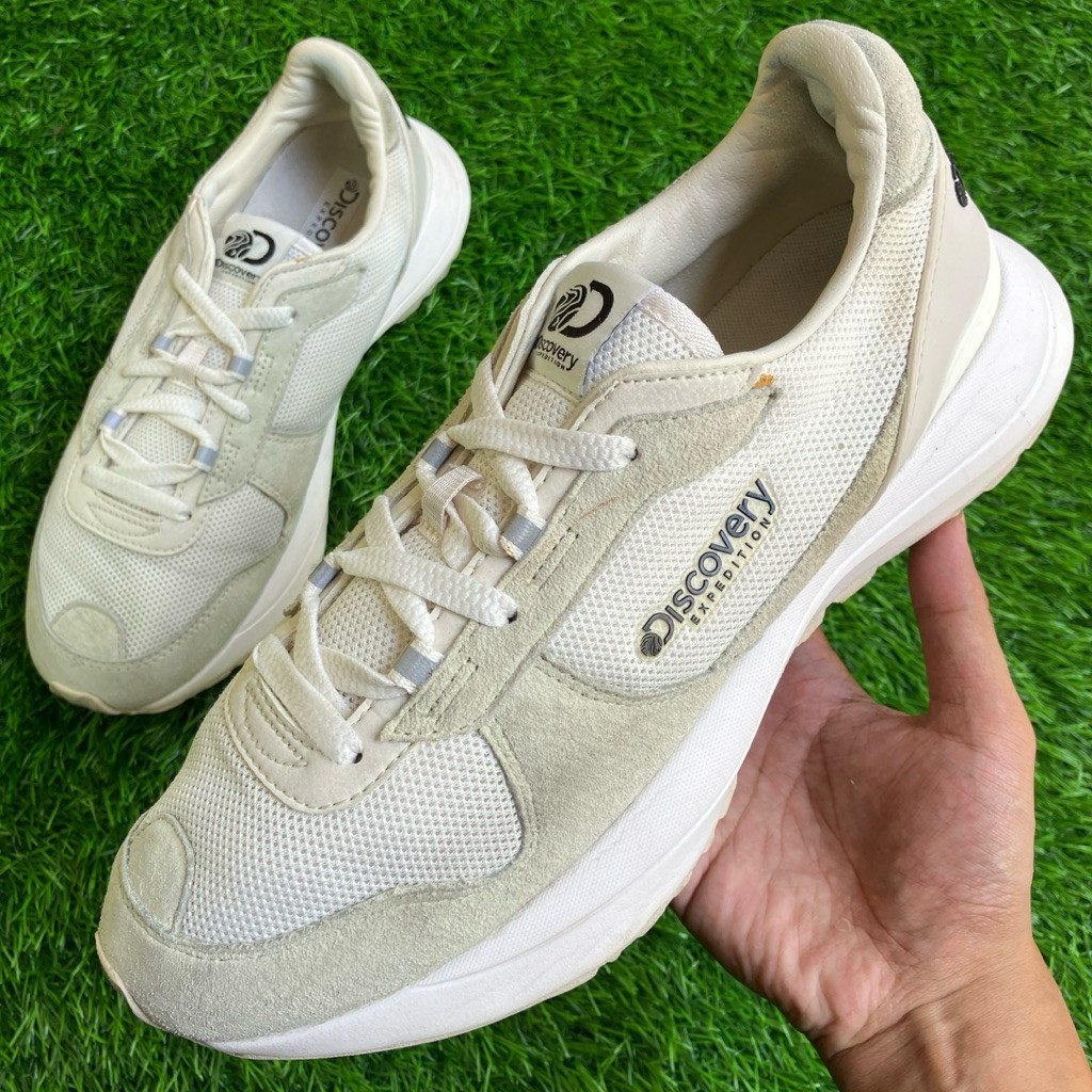 Discovery Expedition White Mesh Cream Suede Sneakers shoes ukuran 42,5