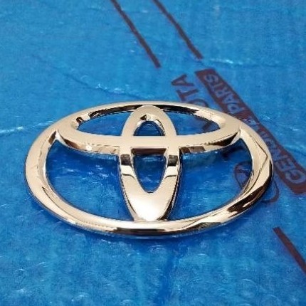 emblem Logo Depan Original Toyota Innova Dan Avanza 2012-2015  Logo Gril Depan Original Toyota Innov
