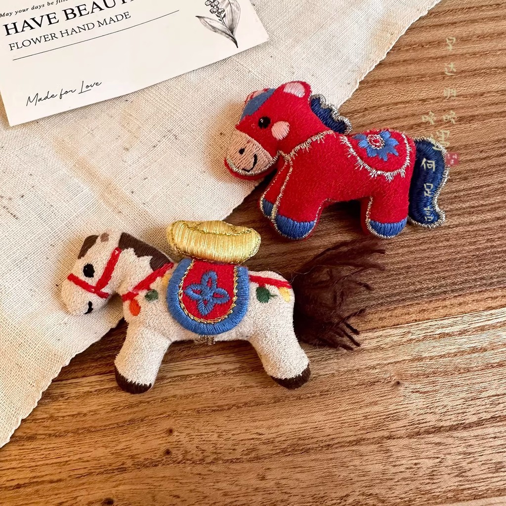 Bros kain kuda poni lucu Tahun Baru wanita dengan desain mantel bros kuda poni tetap gesper dengan p