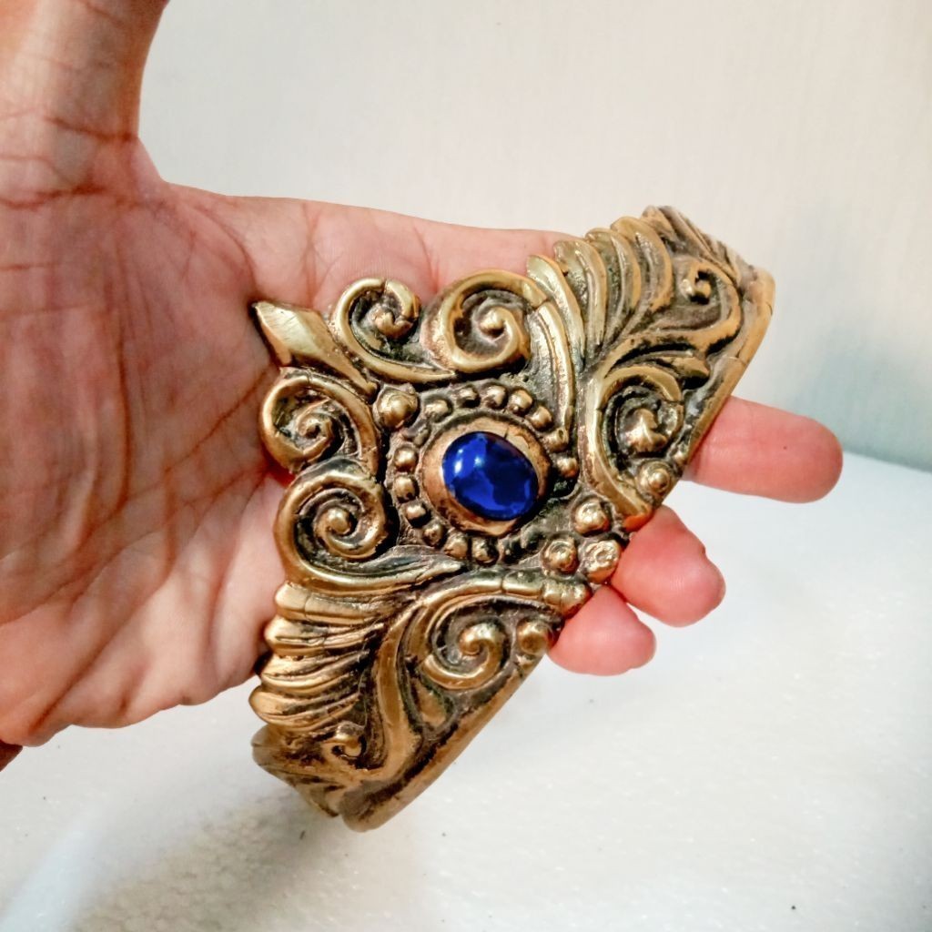 Mahkota raja kuningan