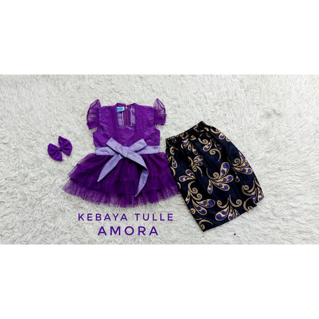 Azzafran – Set Kebaya Tulle Amora, Desain Unik dengan Brokat, Tille Ruffle & Rok Batik Cantik