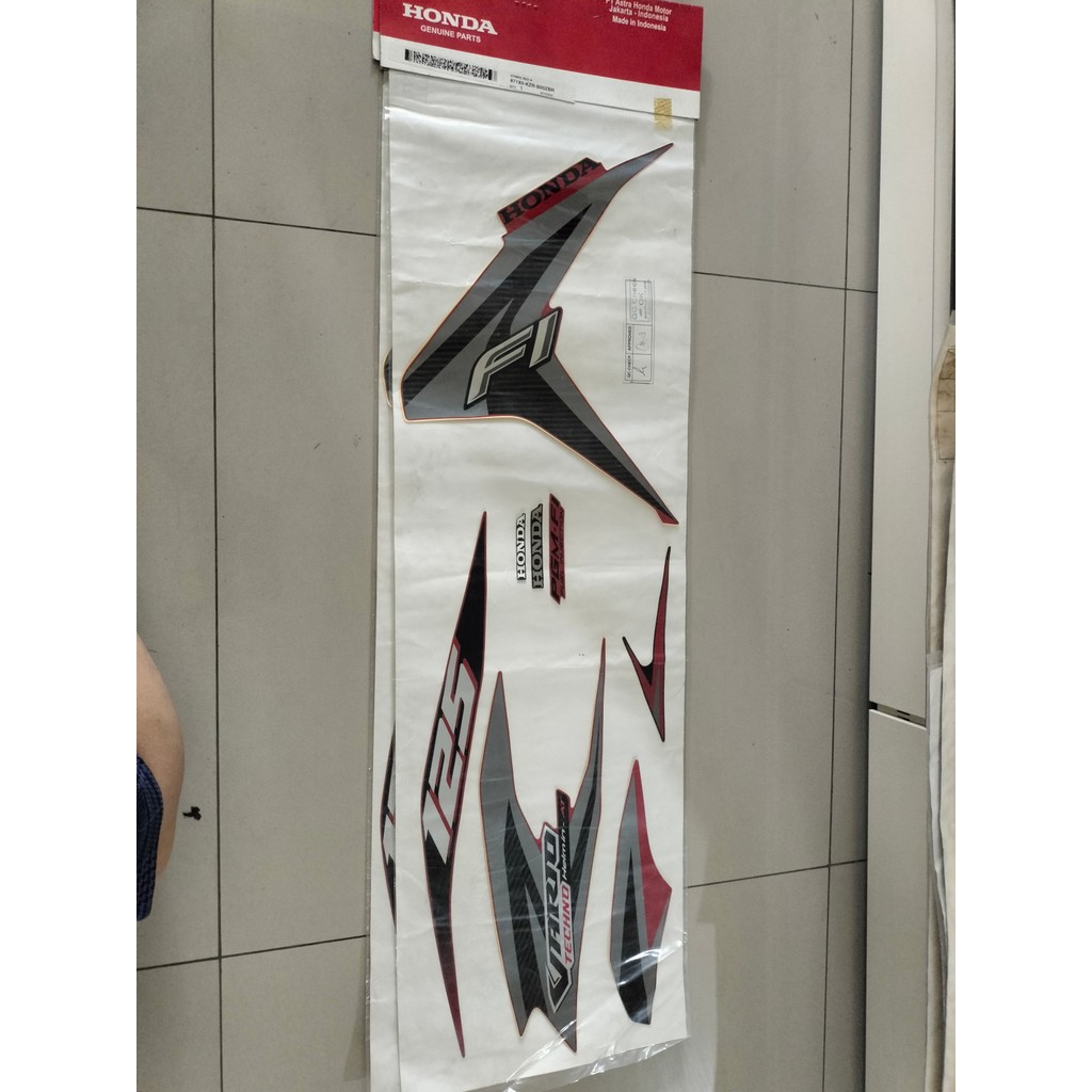 STRIPING KANAN VARIO 871-X0-KZR-B00ZBR