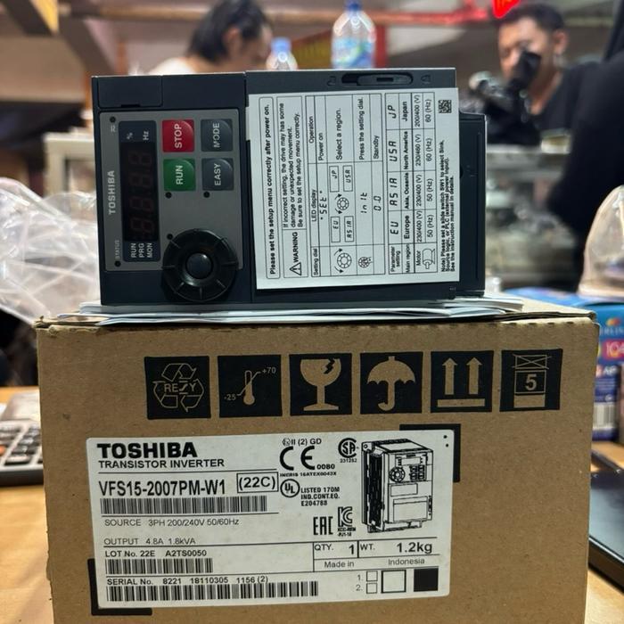 VFS15-2007PM-W1 INVERTER TOSHIBA 0.75KW 1HP 3P 220V
