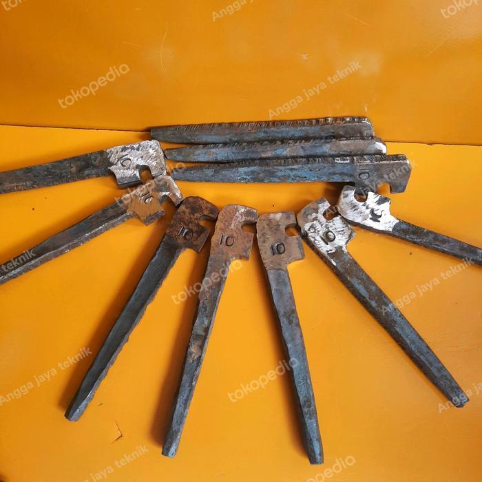 Kunci besi 10 mm alat penekuk / pembengkok besi beton / besi behel
