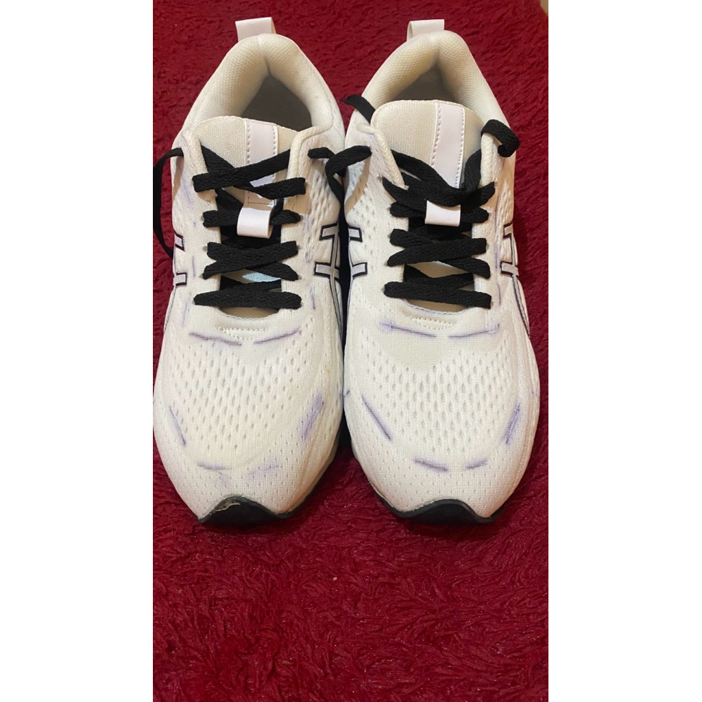 Sepatu ASICS Putih