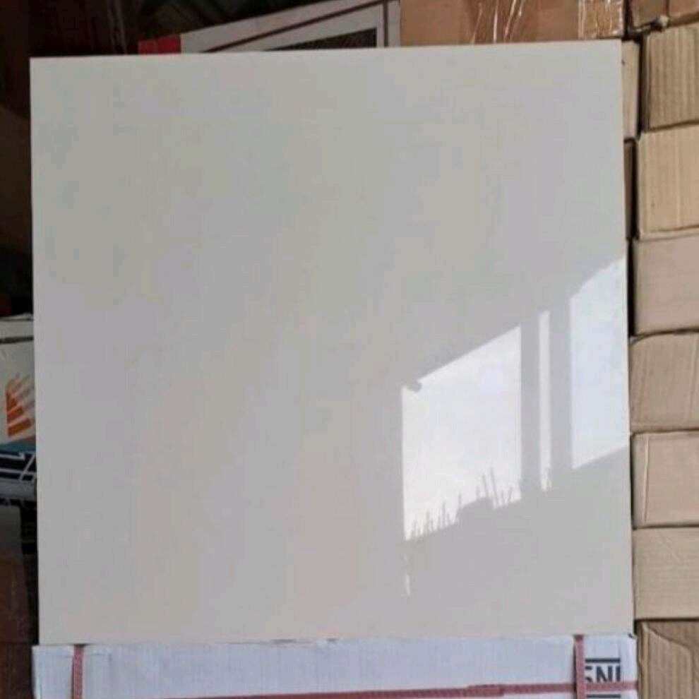 Granit Lantai Dan Dinding 60x60 Cream Ivory Glazed Polish | Kilap | Glossy Product Ceranosa