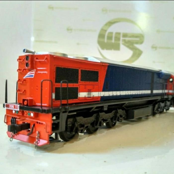 Miniatur kereta Api CC205 Detail full skala HO