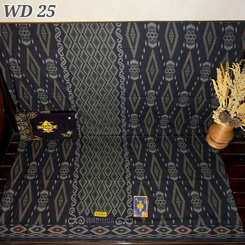 Sarung tenun wadimor motif bali | bali 555 putih/hitam | balimoon staria silk | bali botolan