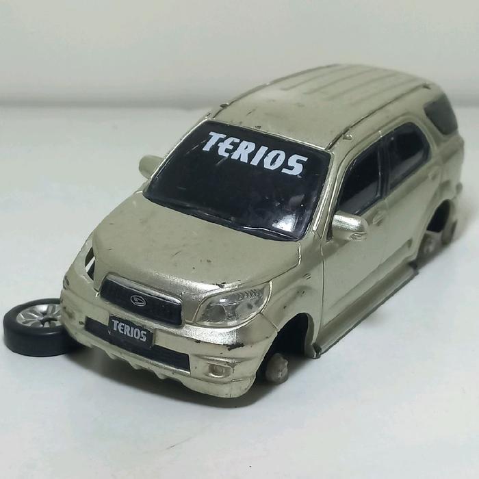 Diecast Daihatsu Terios aka Toyota Rush  body plastik skala 1:32 - 1:36 junk