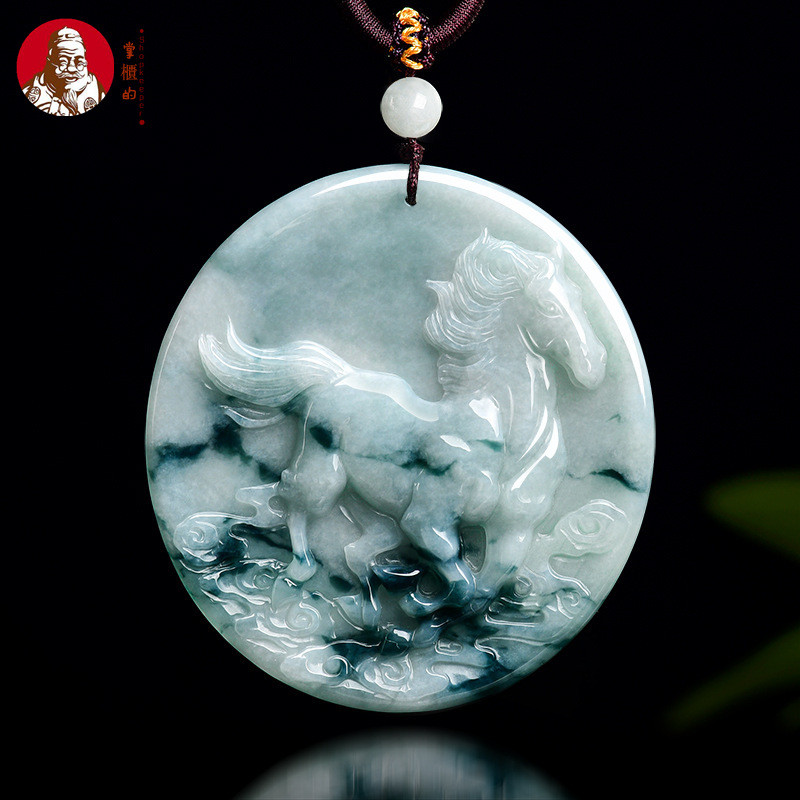 [Dengan sertiflkat  identiflkasi]Myanmar Alami Sebuah batu giok, liontin kuda zodiak bunga mengamban