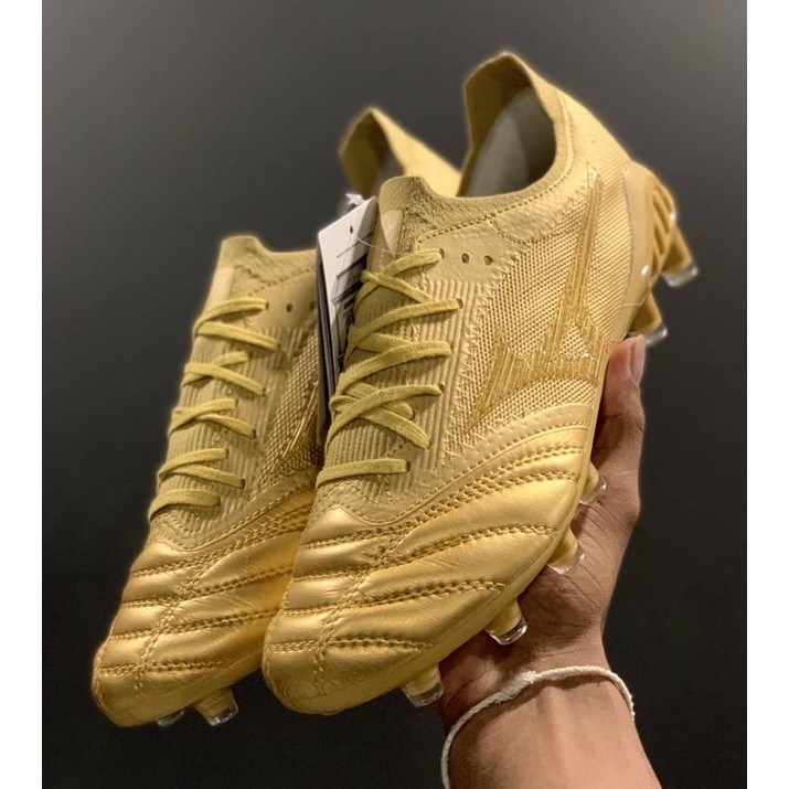 Sepatu Bola Mizuno Beta 3 Gold Metalic