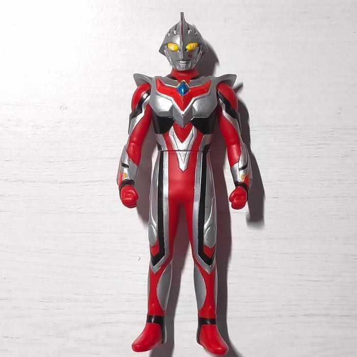 RHS ULTRAMAN NEXUS JUNIS ULTRA HERO  VINYL 17 CM BANDAI