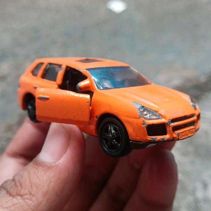 diecast siku porsche cayenne turbo tanpa karet ban belakang open door diecast porsche diecast loose