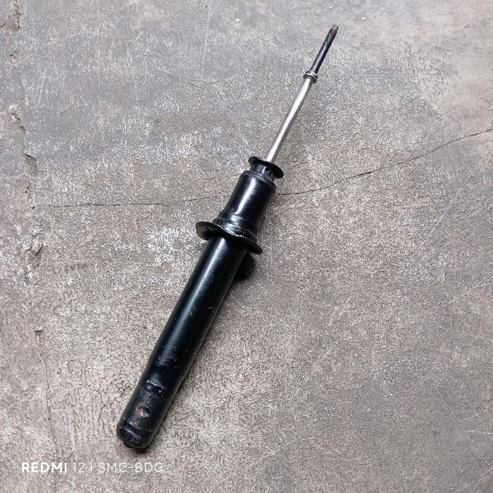 shockbreaker shock breaker bagian depan kanan R mitsubishi galant hiu asli original copotan KYB