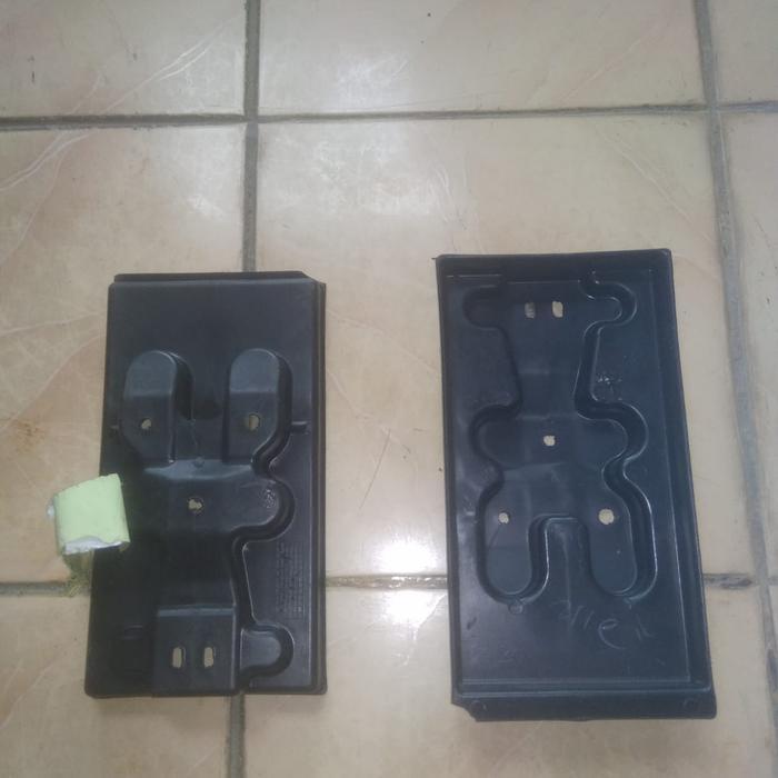 Tempat Tatakan Aki DAIHATSU Grand Max Original