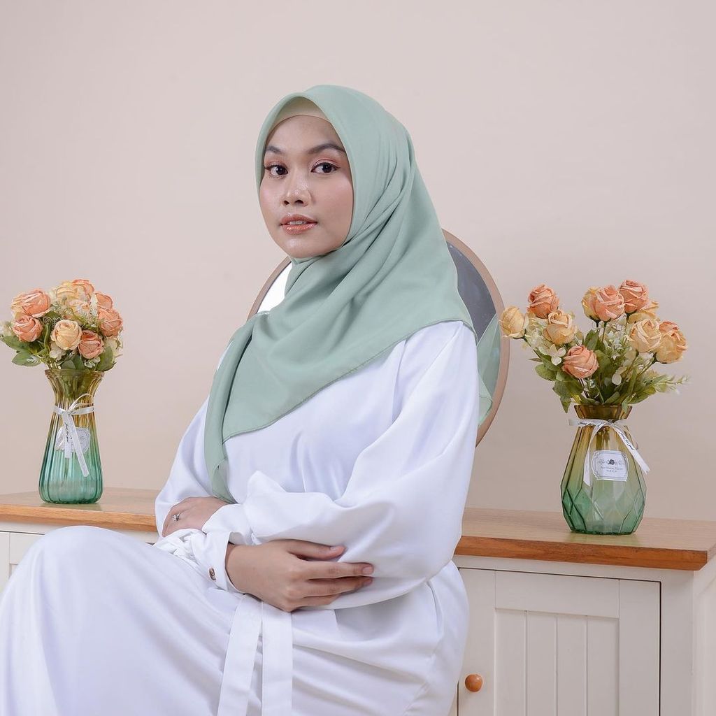 Kerudung Segi Empat Paris Premium Warna Hijau Sage Green / Kerudung Segi Empat Polos / Hijab Segi Em
