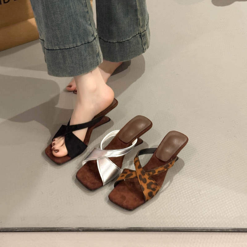 Sendal Wanita Sepatu Sandal Pantai Liburan dengan Hak Wedge Terbuka dan Ujung Persegi Satu Tali