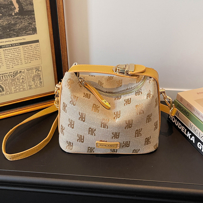 Tas Tangan Wanita Model Baru Tas Selempang Ringan Tas Bahu Kapasitas Besar Tas Kecil