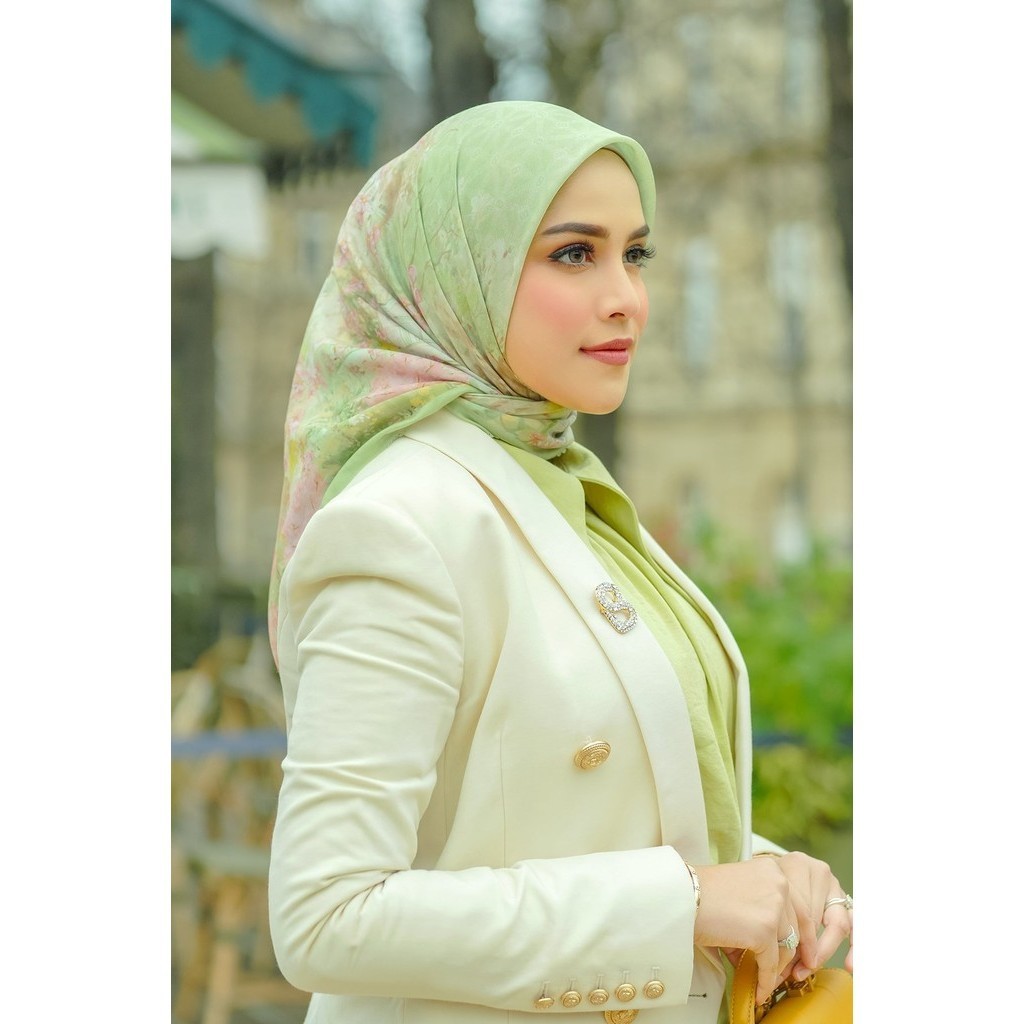 Buttonscarves The Parisian Voile Square XL - Gazon