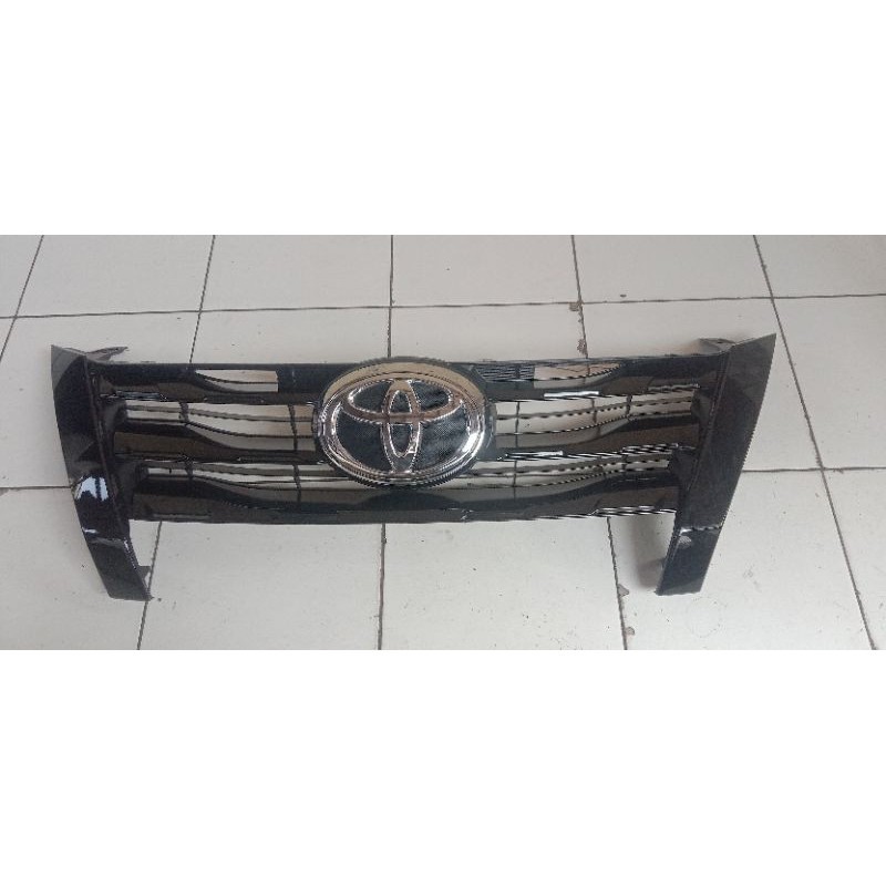 gril depan Toyota Fortuner TRD original