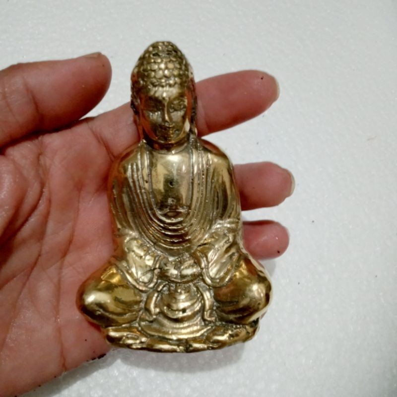 Patung budha kuningan