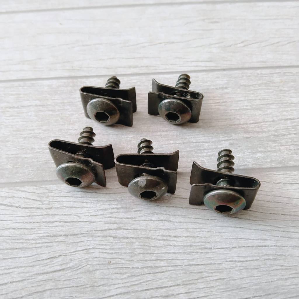 BAUT  BODY KUNCI ( L ) BAUT ULIR UNTUK MOTOR MATIC HONDA BEAT SPACY VARIO SCOOPY