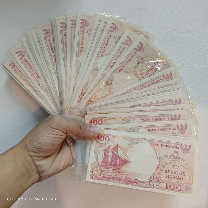 uang Indonesia 100 rupiah perahu pinisi bukan perahu layar